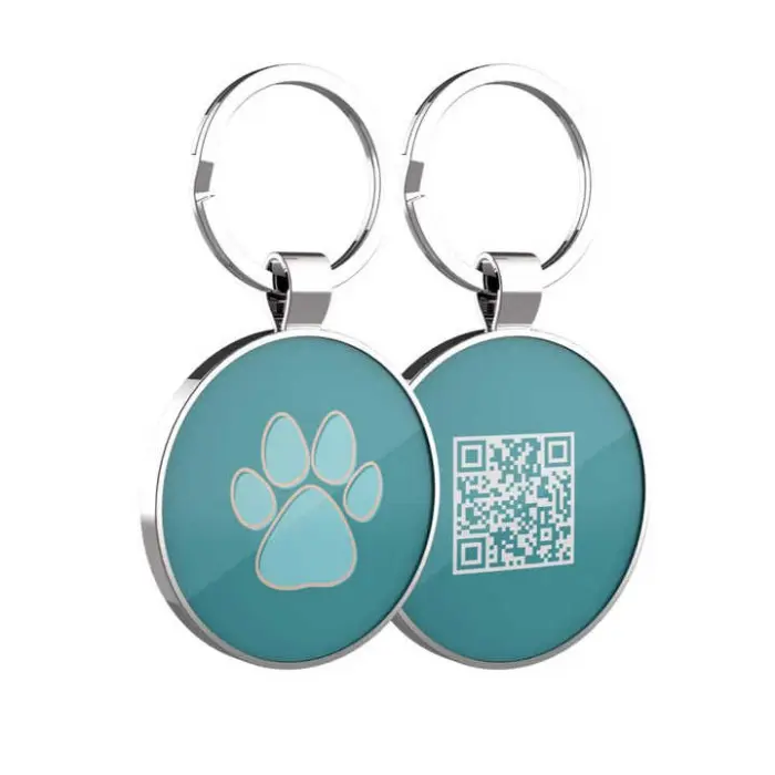 Plaques d'identification pour animaux de compagnie avec empreinte de patte et code QR.